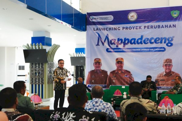 Sekda Sulsel Kukuhkan Tim Mappadeceng untuk Percepat Pelayanan Perizinan di Maros
