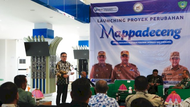 Sekretaris Daerah Sulsel, Jufri Rahman, mengukuhkan Tim Unit Reaksi Cepat layanan &ldquo;Mappadeceng&rdquo; milik DPMPTSP Kabupaten Maros.