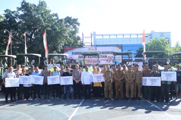 Bupati Daeng Manye Serahkan 13 Alsintan untuk Petani, Perkuat Ketahanan Pangan Takalar