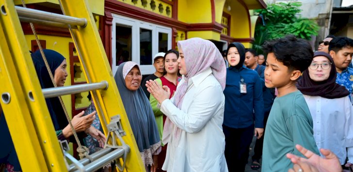 Wagub Sulsel Fatmawati Rusdi Tinjau Korban Kebakaran di Mangasa, Salurkan Bantuan untuk Warga Terdampak