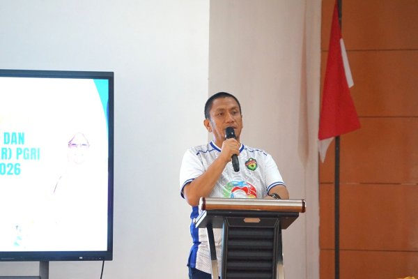 Lepas Kontingen Porsenjar PGRI, Bupati Lutim Janjikan Bonus Jika Masuk Lima Besar