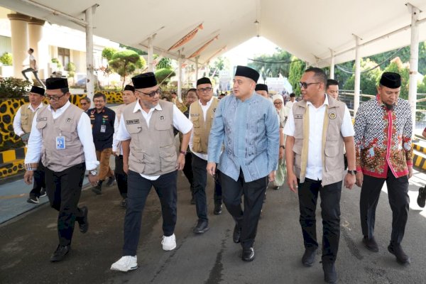 Bersama Menhaj RI, Munafri Sambut Jemaah Haji Kloter 17 Debarkasi Makassar