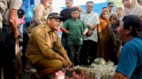 Bupati Bantaeng Uji Nurdin Pimpin Pemantauan Harga dan Stok Pangan di Dua Pasar Utama