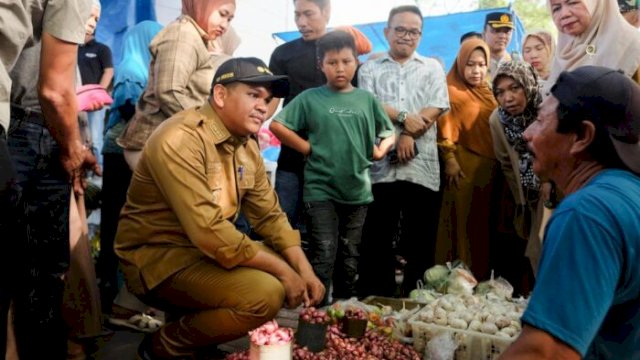 Bupati Bantaeng Uji Nurdin Pimpin Pemantauan Harga dan Stok Pangan di Dua Pasar Utama