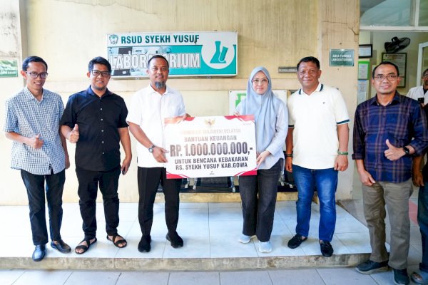 Tinjau Lokasi Kebakaran, Andi Sudirman Serahkan Bantuan Rp1 Miliar untuk RSUD Syekh Yusuf