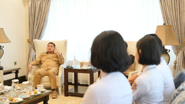 Wali Kota Makassar, Munafri Arifuddin, menerima audiensi dari DPPI Makassar bersama calon anggota Paskibraka yang mengikuti seleksi tingkat nasional 2026. 