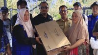 Hadir di Tengah Duka, Wabup Puspawati Serahkan Bantuan Korban Kebakaran di Angkona
