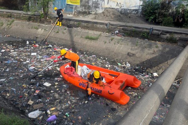 Respon Aduan Warga, Munafri Kerahkan Tim Gabungan Bersihkan Sampah di Kanal Bara-Baraya
