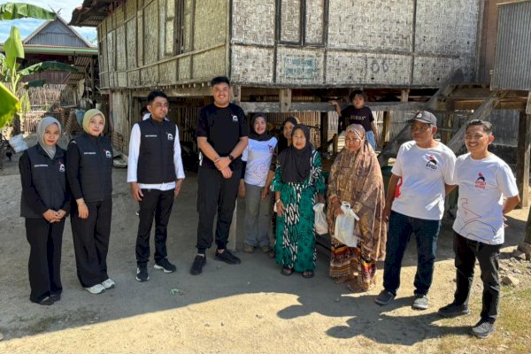 Jumat Berbagi PSI Pinrang Berlanjut, Ketua DPD Turun Langsung Temui Warga Mattiro Bulu
