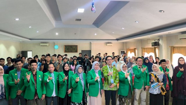 Sosialisasi program penulisan esai Krida Bahasa yang digelar di Aula FSIKP UMI.