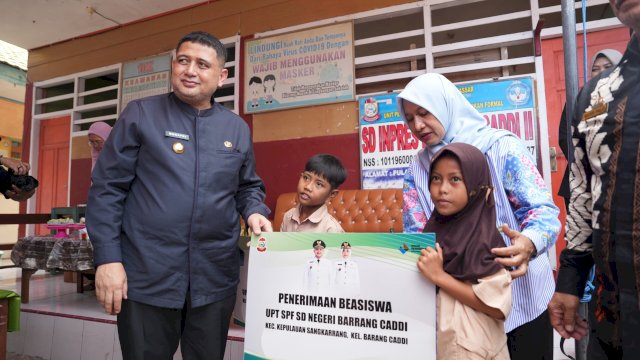 Wali Kota Makassar, Munafri Arifuddin, saat lawatan ke Kecamatan Kepulauan Sangkarrang.