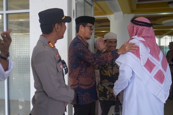 130 Jemaah Haji Kloter 16 Tiba di Pinrang, Disambut Haru di Masjid Agung Al-Munawwir