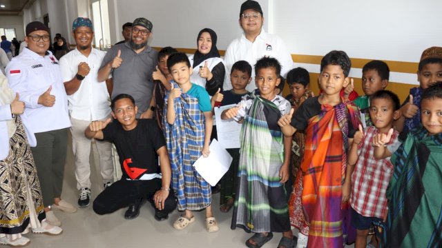 Pelaksanaan sunatan massal gratis yang digelar Partai Solidaritas Indonesia (PSI) Sulawesi Selatan di Kabupaten Sidrap.