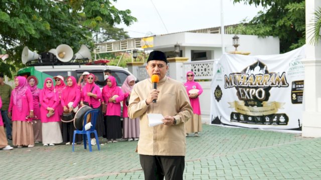 Wali Kota Makassar, Munafri Arifuddin, secara langsung melepas sekitar 2.000 peserta Pawai Kirab Muharram 1448 Hijriah.