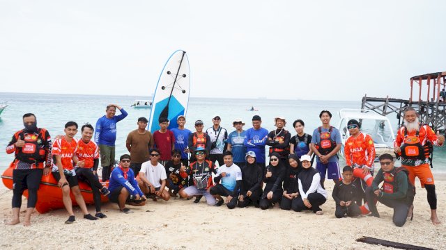 Para personel Kalla Rescue kembali menggelar pelatihan water rescue di wilayah Pulau Samalona, Kota Makassar.