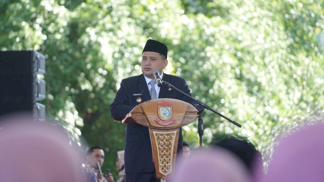 Wali Kota Makassar, Munafri Arifuddin, saat melantik sebanyak 369 kepala sekolah jenjang SD-SMP.