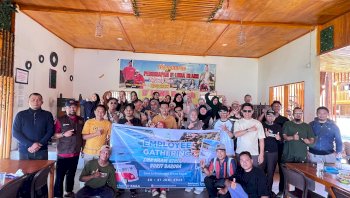 Perkuat Solidaritas, SMA Islam Athirah Bukit Baruga Gelar Employee Gathering di Pantai Bira