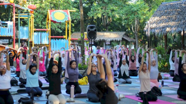 Bugis Waterpark Adventure kembali sukses menggelar salah satu program unggulannya, Nature Yoga pada Minggu, 21 Juni 2026.