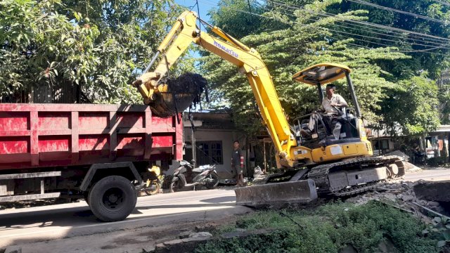 Dinas Pekerjaan Umum (PU) Makassar, terus bergerak menindaklanjuti program penataan kota di sejumlah titik.