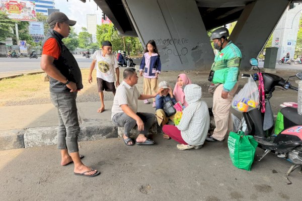 Respons Kilat Dinsos Makassar Tangani Lansia Terlantar, Berhasil Dipulangkan ke Keluarga