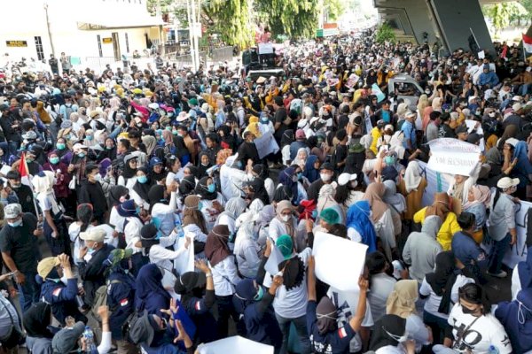 Ribuan Massa Kepung DPRD Sulsel, Desak Program Makan Bergizi Gratis Tetap Berlanjut