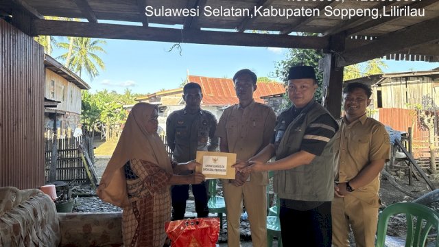 Gubernur Sulawesi Selatan, Andi Sudirman Sulaiman, melalui Staf Khusus Gubernur Sulsel, Achmad Hidayat, menyalurkan bantuan sosial kemanusiaan berupa dana santunan untuk korban terseret arus sungai di Soppeng.