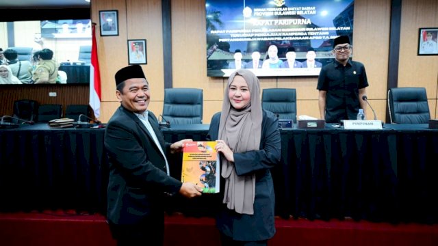 Wakil Gubernur Sulawesi Selatan, Fatmawati Rusdi, menghadiri Rapat paripurna DPRD Sulsel.