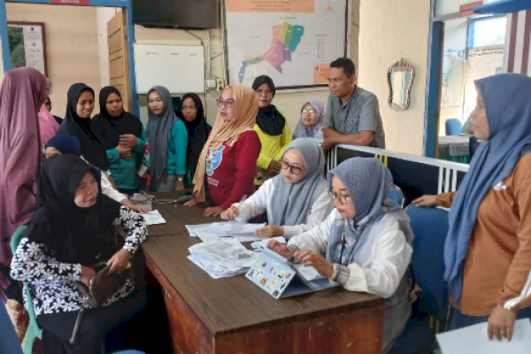 Rumah Layanan Warga Diserbu Masyarakat, Program Bupati Daeng Manye Permudah Akses Pelayanan Publik