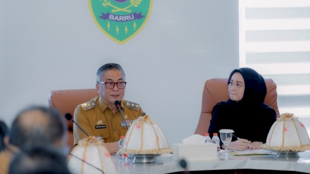 Ketua Komisi B DPRD Sulsel, Andi Azizah Irma Wahyudiyati, bersama Wakil Bupati Barru, Abustan A. Bintang.