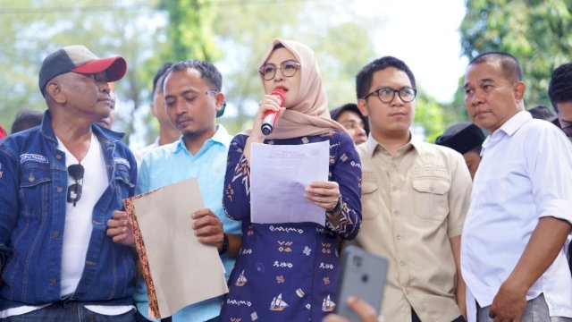 Ketua DPRD Sulawesi Selatan, Andi Rachmatika Dewi (Cicu), menerima langsung aspirasi ribuan warga yang tergabung dalam Aliansi Rakyat Sulawesi Selatan.