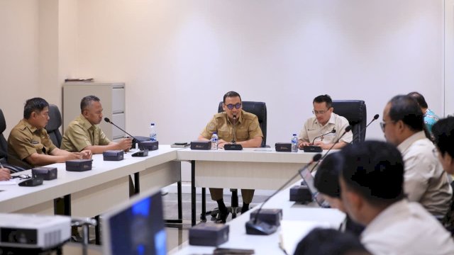 Sekda Zulkifly Pimpin Rakor, Makassar Siapkan Kelurahan Percontohan untuk Program Kampung Redam