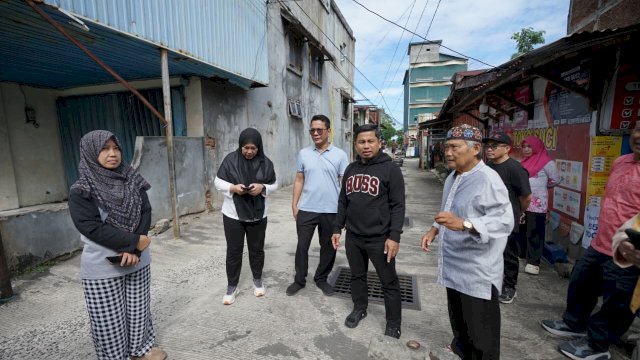 Keruk Drainase Dekat Pasar Labukkang, Wali Kota Turun Langsung Berdialog Dengan Warga