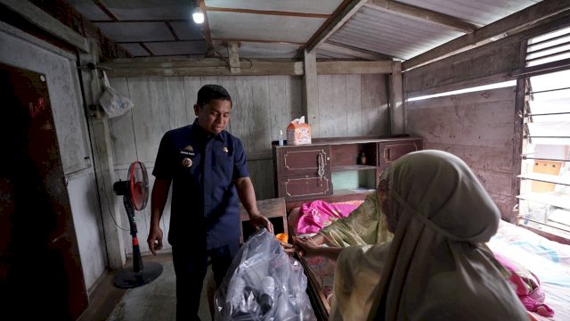 Pastikan Tepat Sasaran, Wali Kota Tasming Hamid Salurkan Rastra Door to Door di Empat Kelurahan