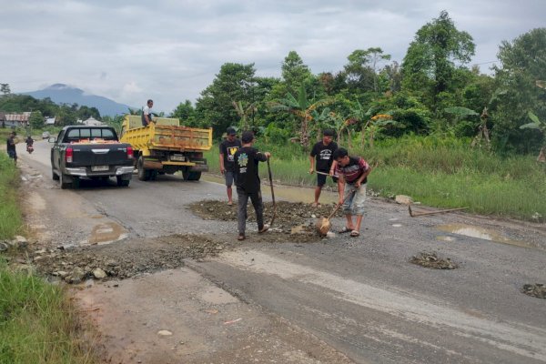 Pemkab Lutim Respon Cepat Aduan Jalan Rusak Ussu-Batas Kota Malili