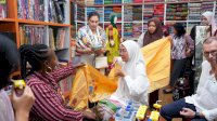 Terpikat Keindahan Kain Sutera, Delegasi Mancanegara Berburu Produk Kerajinan Khas Sulsel