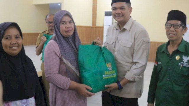 Bupati Bantaeng Uji Nurdin Salurkan 670 Paket Sembako untuk Mustahiq