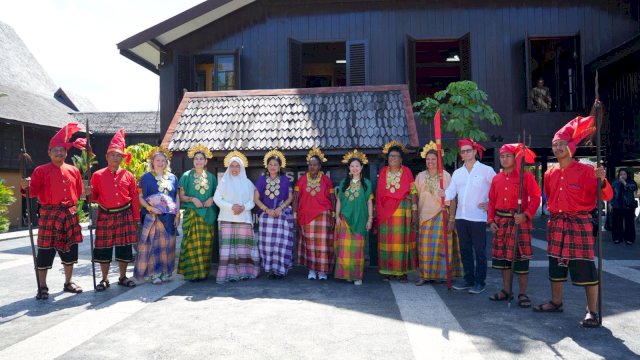 Kunjungi Balla Lompoa, Spouse Delegasi Asing Kagumi Budaya dan Sejarah Sulawesi Selatan