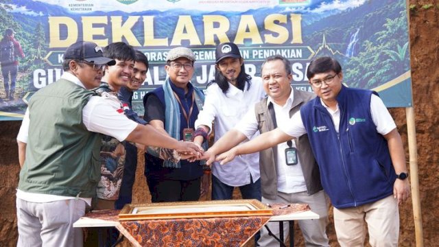 Deklarasi Komitmen Kolaborasi Pengembangan Pendakian Jalur Ajisaka Terstandar Nasional di Pintu Pendakian Ajisaka, Resor Pengelolaan Taman Nasional Wilayah (RPTNW) Gunung Salak I, Seksi Pengelolaan Taman Nasional Wilayah (SPTNW) II Bogor.