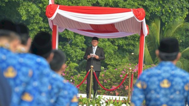 Wakil Menteri Kehutanan (Wamenhut) Rohmat Marzuki, memimpin Upacara Bendera Peringatan Hari Lahir Pancasila Tahun 2026.