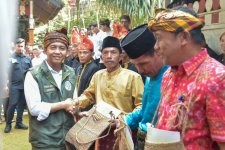 Menteri Kehutanan Serahkan 10 SK Hutan Adat dan Luncurkan Peta Jalan Percepatan 2025-2029