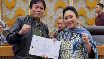 Ketua Komisi IV DPR Serahkan Penghargaan Bagi Tim Operasi Pengamanan TN Komodo