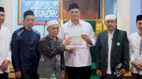 Safari Ramadan di Eremerasa, Bupati Bantaeng Uji Nurdin Serahkan Bantuan