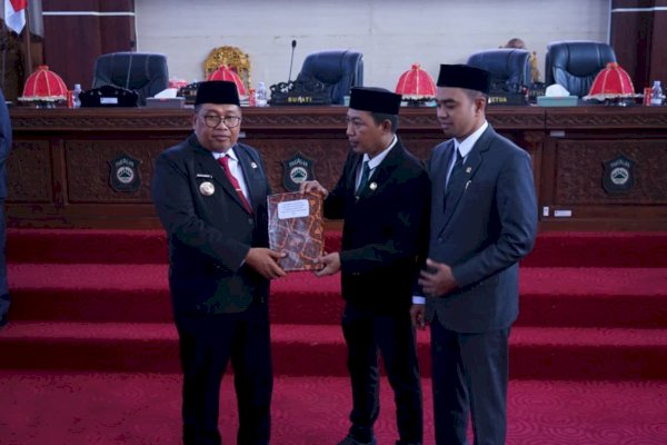 Pemkab Takalar Serahkan Ranperda APBD 2025, Bupati Daeng Manye : WTP Harus Diiringi Peningkatan Kinerja