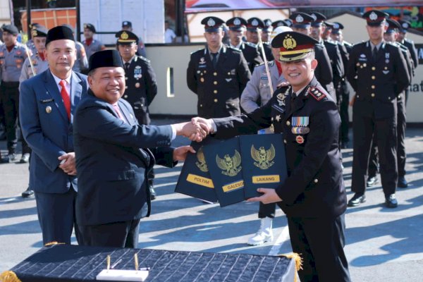 Bupati Takalar Hadiri Upacara HUT Bhayangkara ke-80, Serahkan Hibah Empat Bidang Tanah untuk Penguatan Pelayanan Polri