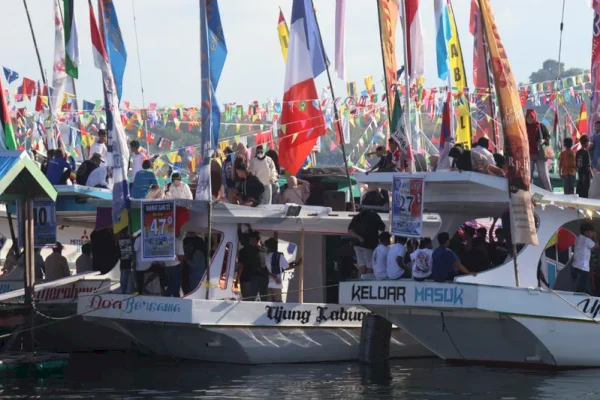 Puluhan Kapal Semarakkan Pesta Nelayan Ujung Labuang, Tradisi Syukur yang Terus Dijaga