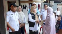 Nurkanaah Hadir Menguatkan Korban Kebakaran di Baranti, Serahkan Santunan Penuh Kepedulian
