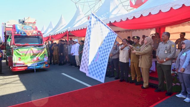 Gubernur dan Wagub Lepas Bantuan Pertanian Rp323 Miliar untuk 24 Kabupaten Kota di Sulsel.