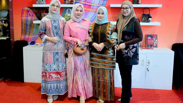 Wakil Gubernur Sulawesi Selatan Fatmawati Rusdi menghadiri penutupan Syukuran 46 Tahun Dekranas bertema Cipta Kriya Berkelanjutan, Perajin Mendunia, yang secara resmi ditutup Menteri Dalam Negeri Tito Karnavian.