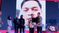 Gubernur Andi Sudirman Umumkan Pemenang Umrah Gebyar Pendapatan Sulsel Lewat Panggilan Video