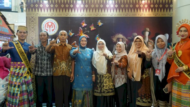 Luwu Timur Perkenalkan Kain Taipa dan Coker Kreasi di HUT Dekranas ke-46